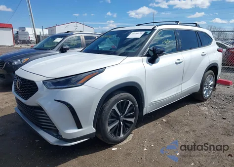 2022 Toyota Highlander Xse z USA, uszkodzony, nr VIN 5TDLZRBH0NS235559